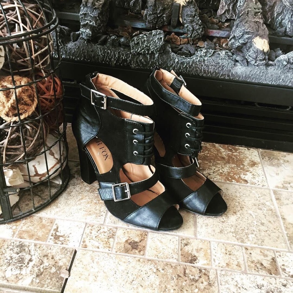 Black ankle strap buckle open toed bootie